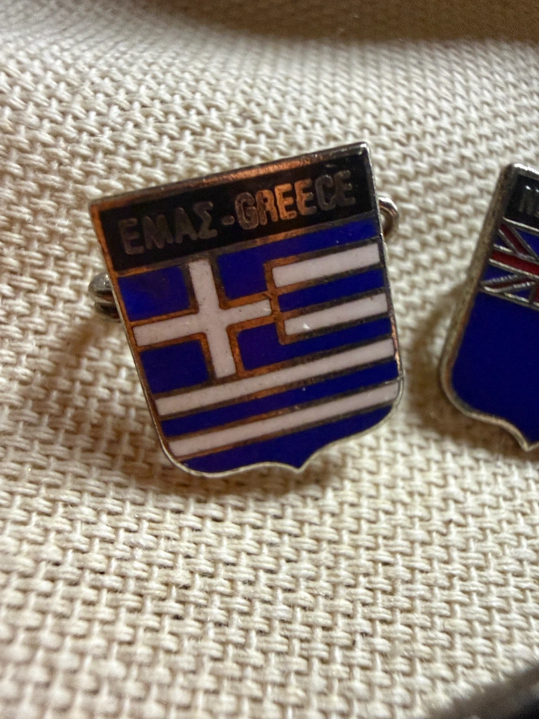 🏈Vintage Enamel Country Shield Pin Lot of 5 - photo 4