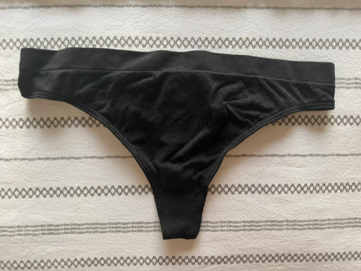 🏈NWT Victoria's Secret Black Thong - photo 2