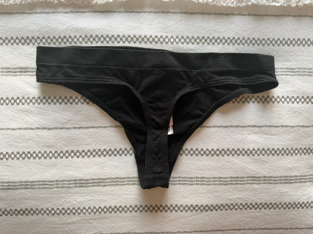 🏈NWT Victoria's Secret Black Thong - photo 3