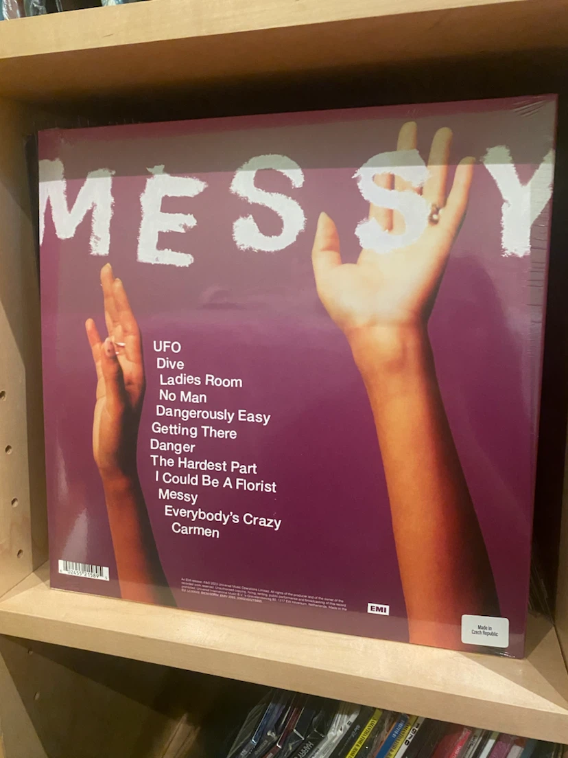 Olivia Dean - Messy Vinyl Record 🏈 - photo 2