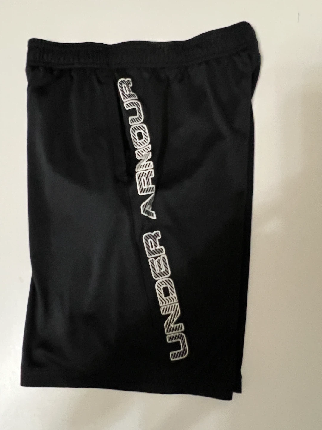 🏈 Under Armour Black Athletic Shorts - photo 2