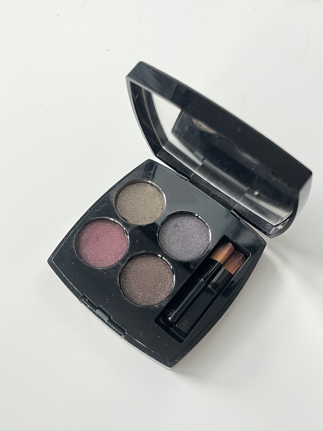 Chanel Les 4 Ombres Eyeshadow 332 Noir Supreme - photo 2