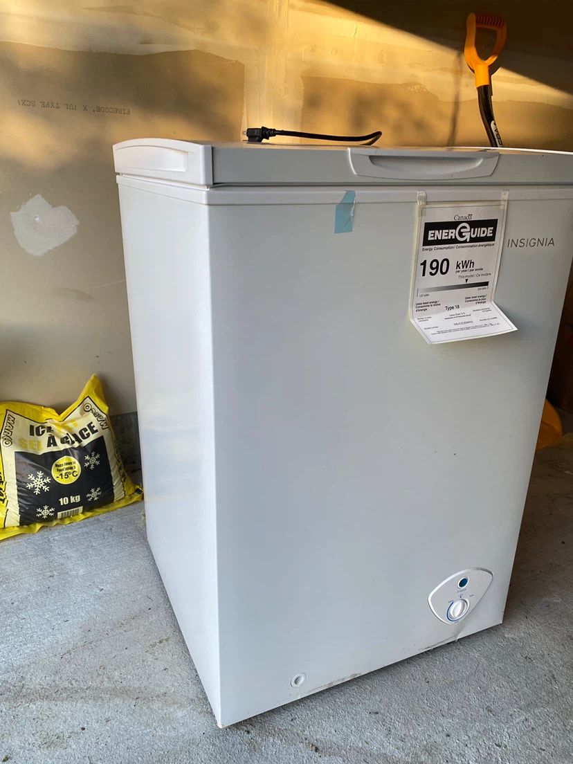 Insignia Chest Freezer 3.5 cu ft