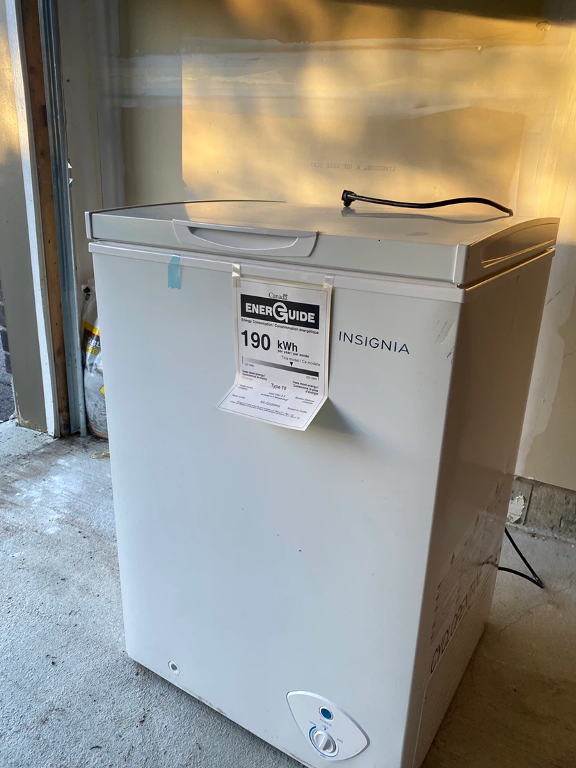 Insignia Chest Freezer 3.5 cu ft - photo 2