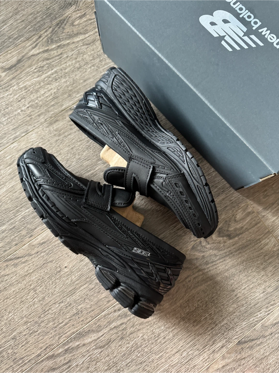 New Balance 1906L Black Leather Men’s 6.5/Women’s 8 🏈 - photo 5