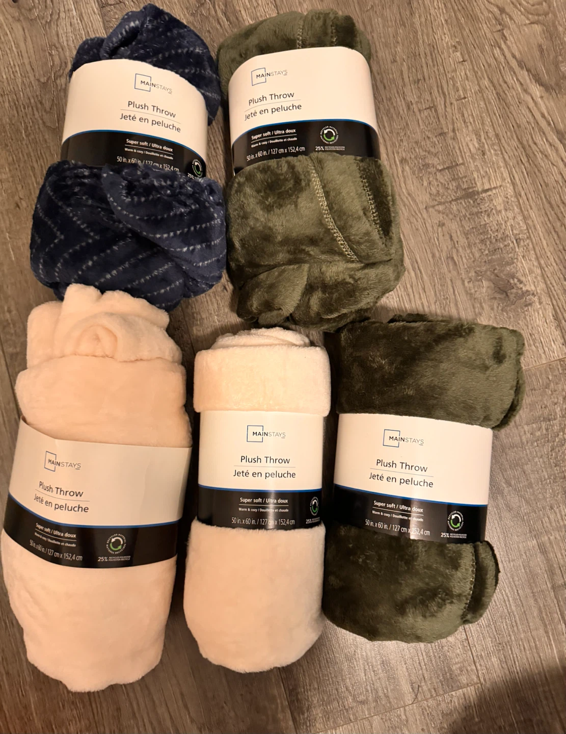 5 Mainstays Plush Throws. $4 each 🏈
