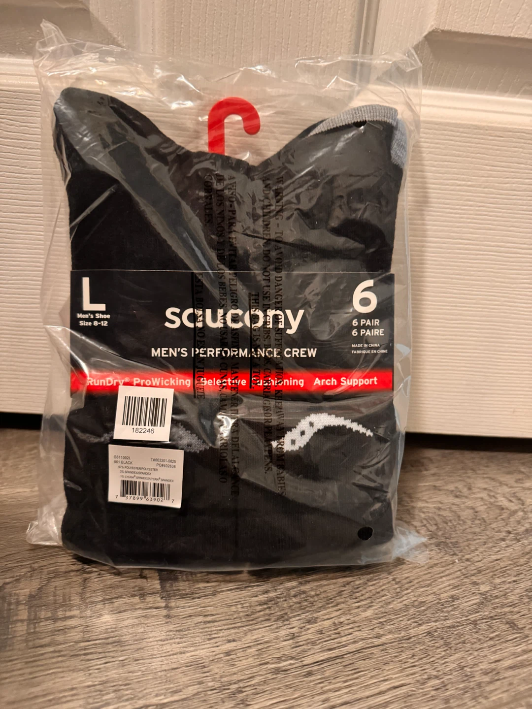 Saucony brand men’s socks sz large. New 🏈