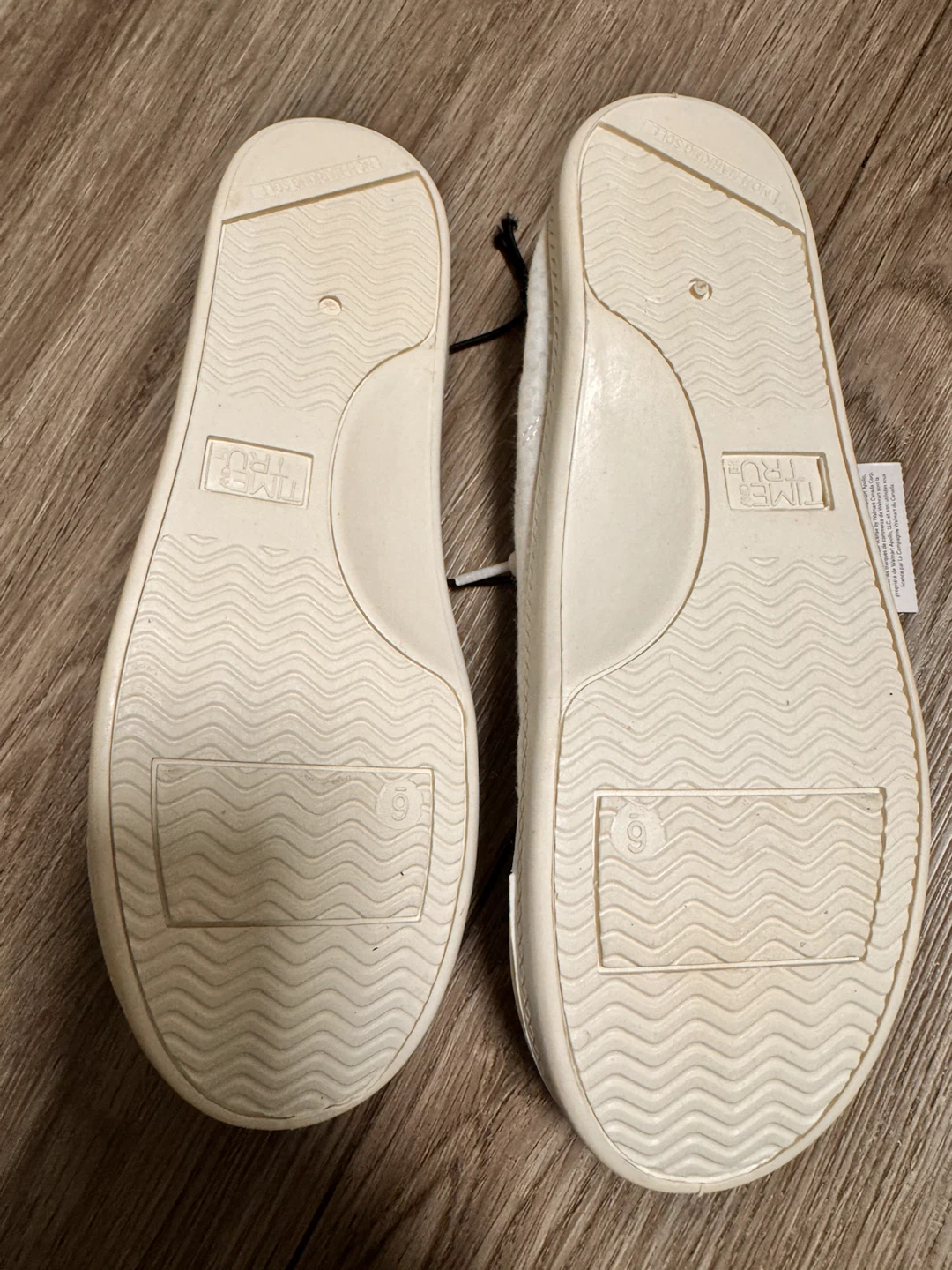 Ladies shoes new size 6.. $8. 🏈 - photo 2