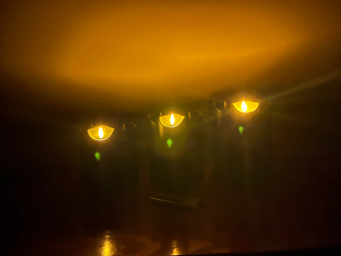 BLACK FLAMELESS LED PILLAR CANDLES WITH REMOTE - photo 3
