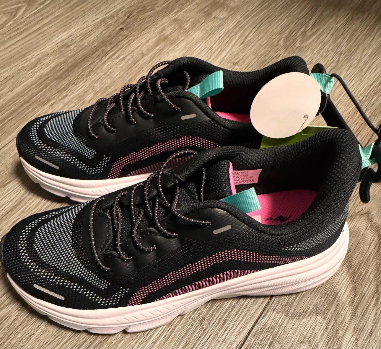 Girls runners new size 2. $10. 🏈 - photo 2