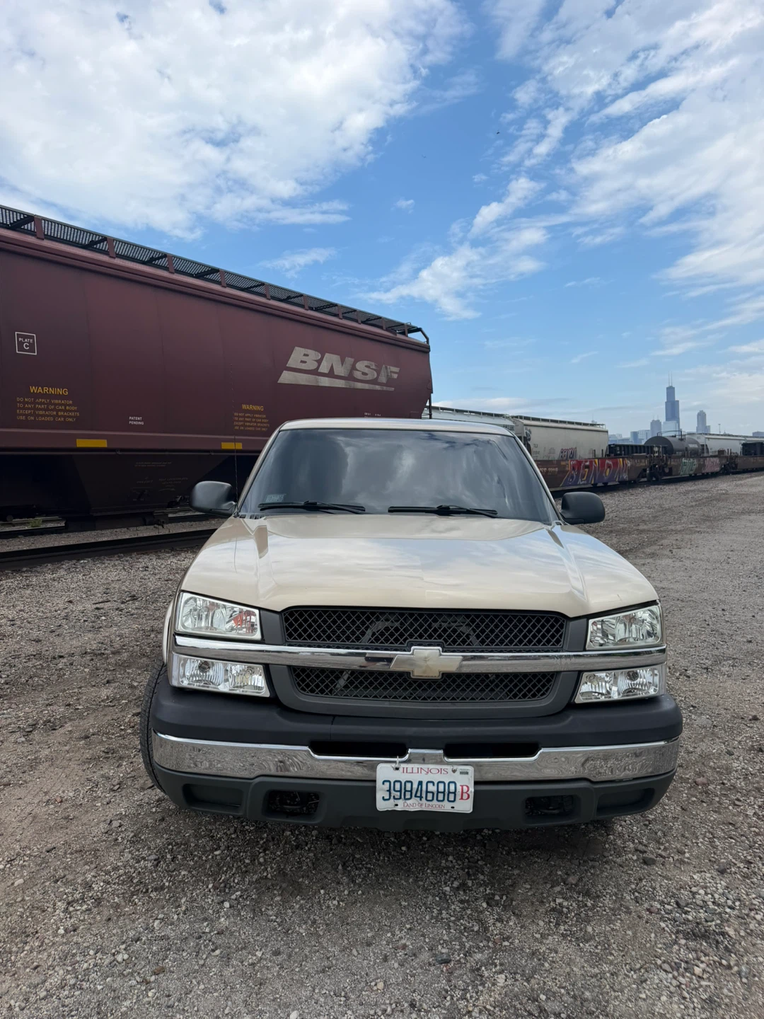 2004 Chevy Silverado Short Bed - photo 2