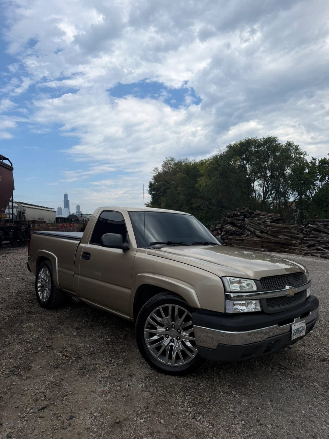 2004 Chevy Silverado Short Bed - photo 3