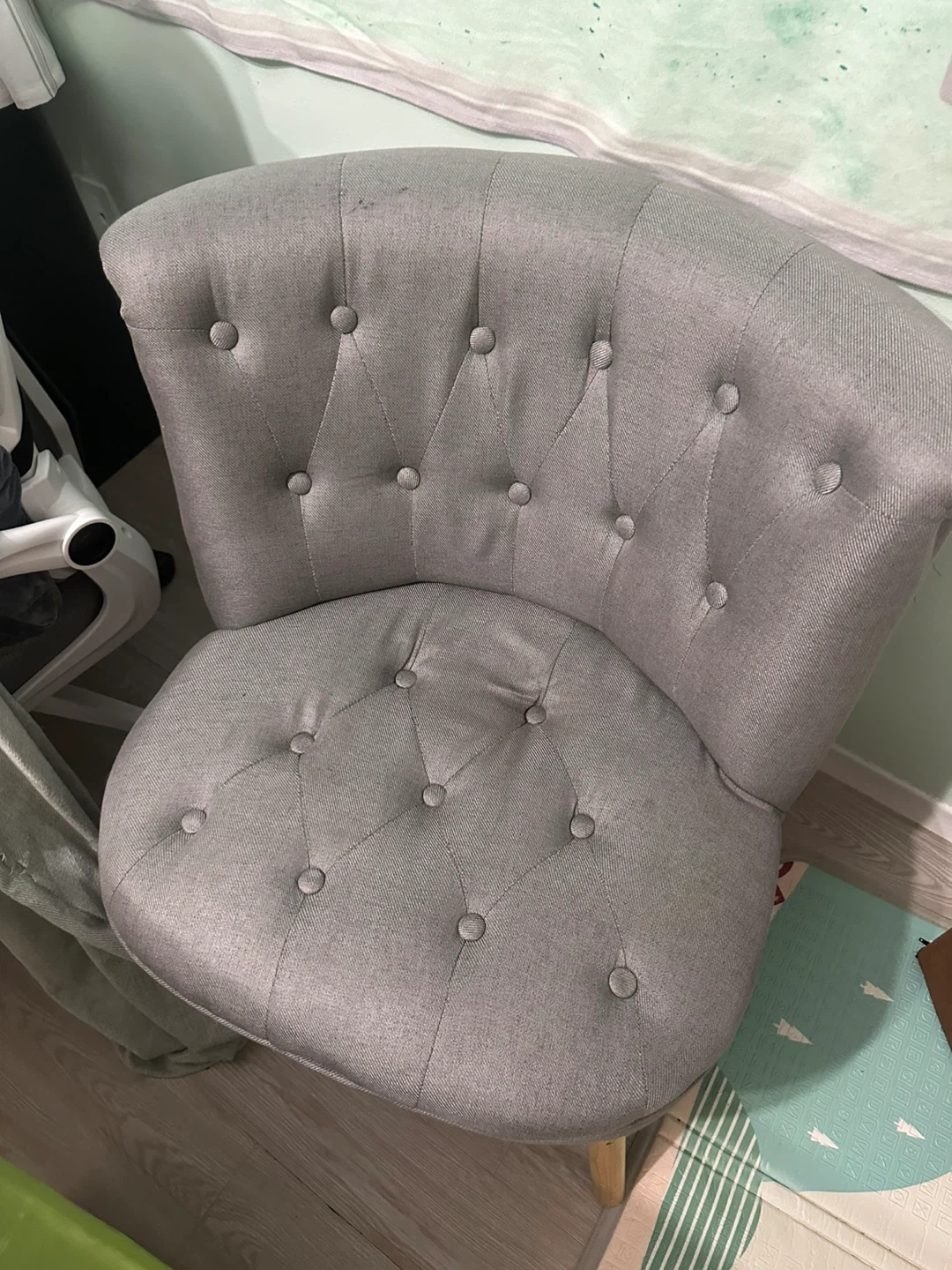 Grey Button-Tufted Accent Chair - photo 2
