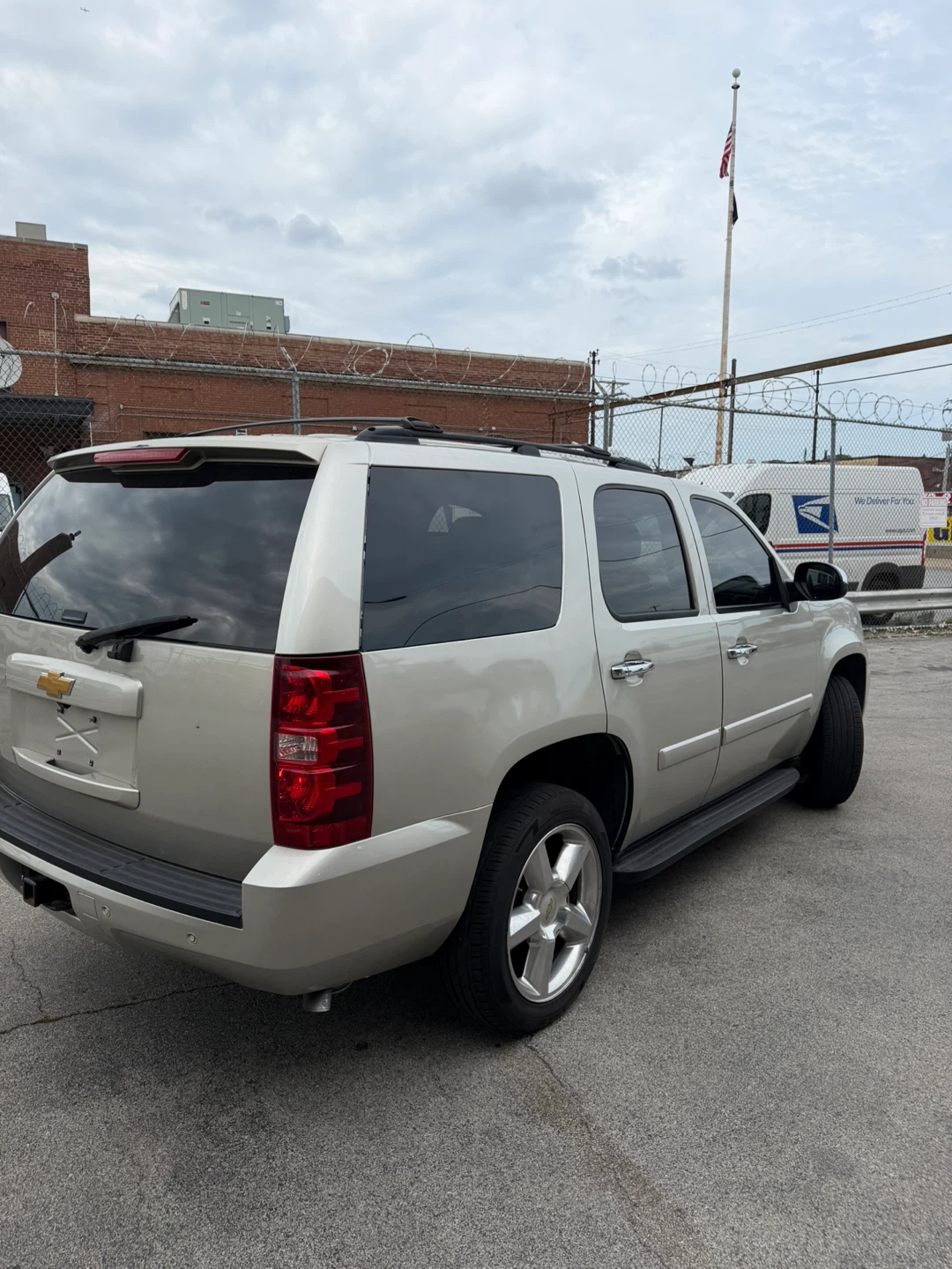 2013 Chevrolet Tahoe SUV - photo 2