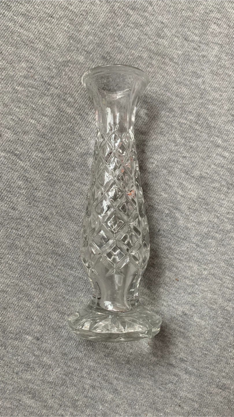 Clear Glass Bud Vase 🏈