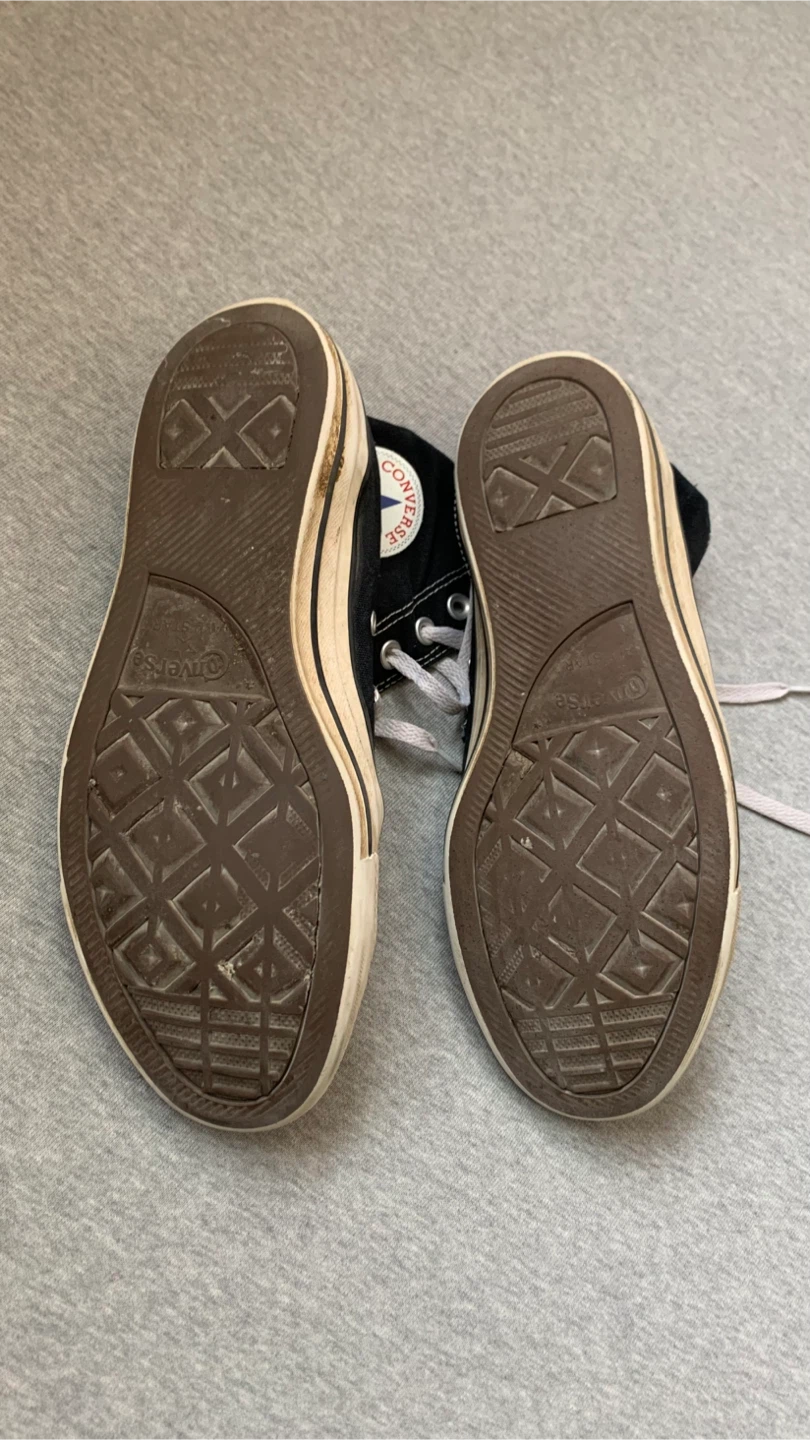 Converse Women’s 10.5 Black High Tops 🏈 - photo 3