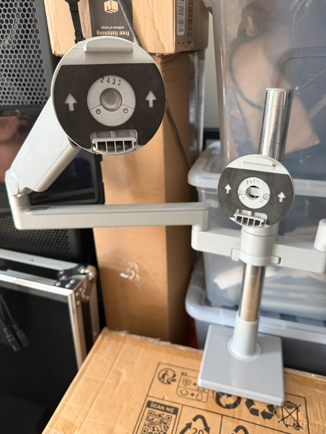 Humanscale Triple Monitor Arm