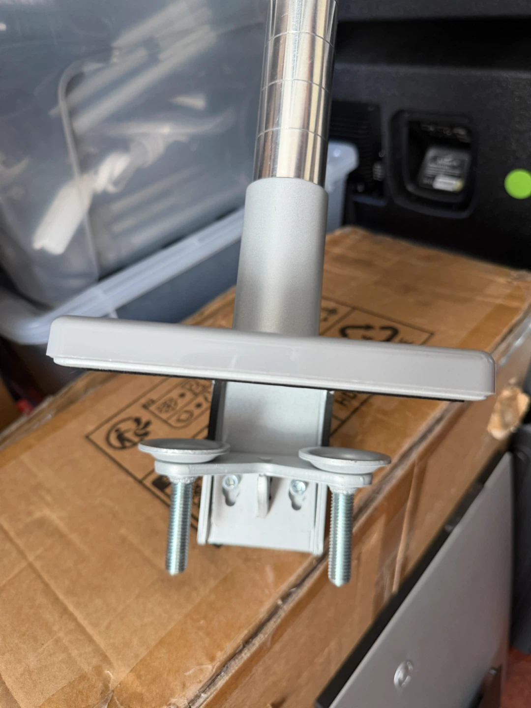 Humanscale Triple Monitor Arm - photo 2