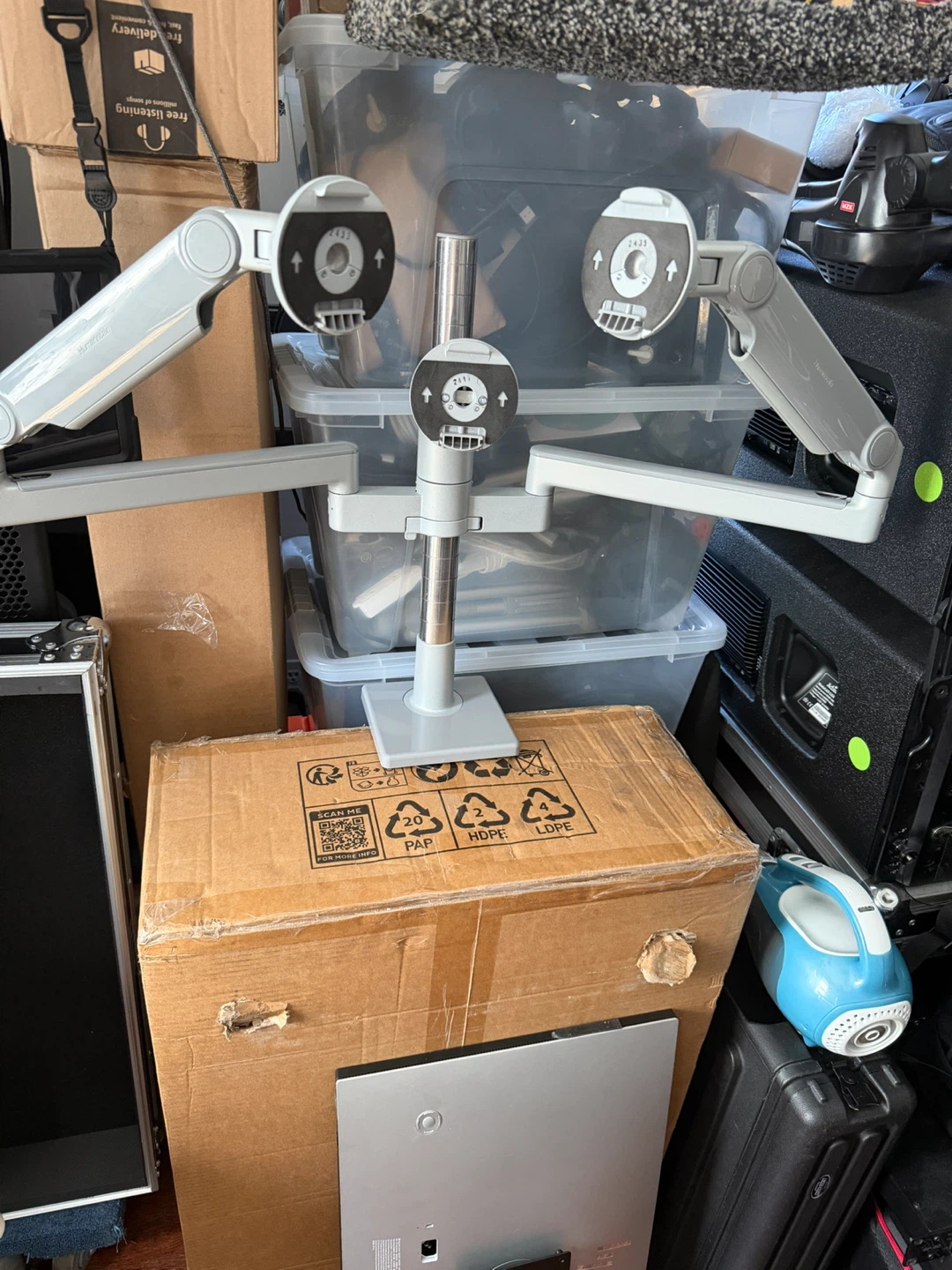 Humanscale Triple Monitor Arm - photo 3