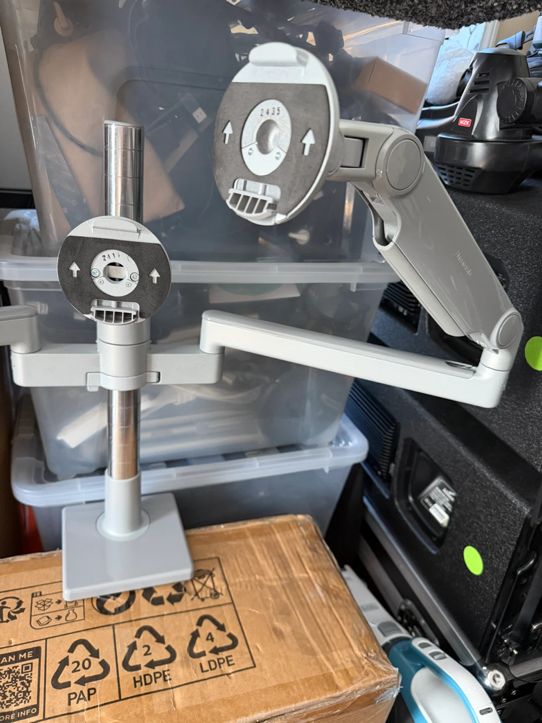 Humanscale Triple Monitor Arm - photo 4