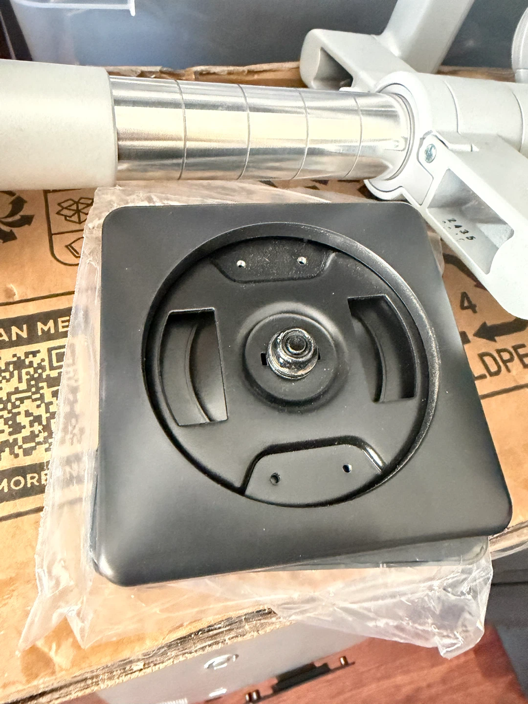 Humanscale Triple Monitor Arm - photo 5