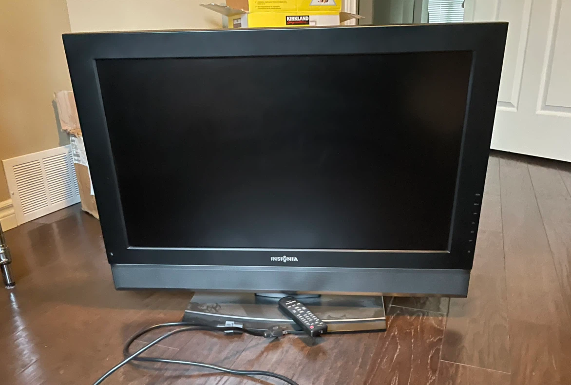 Insignia 32" LCD TV NS-LCD32F