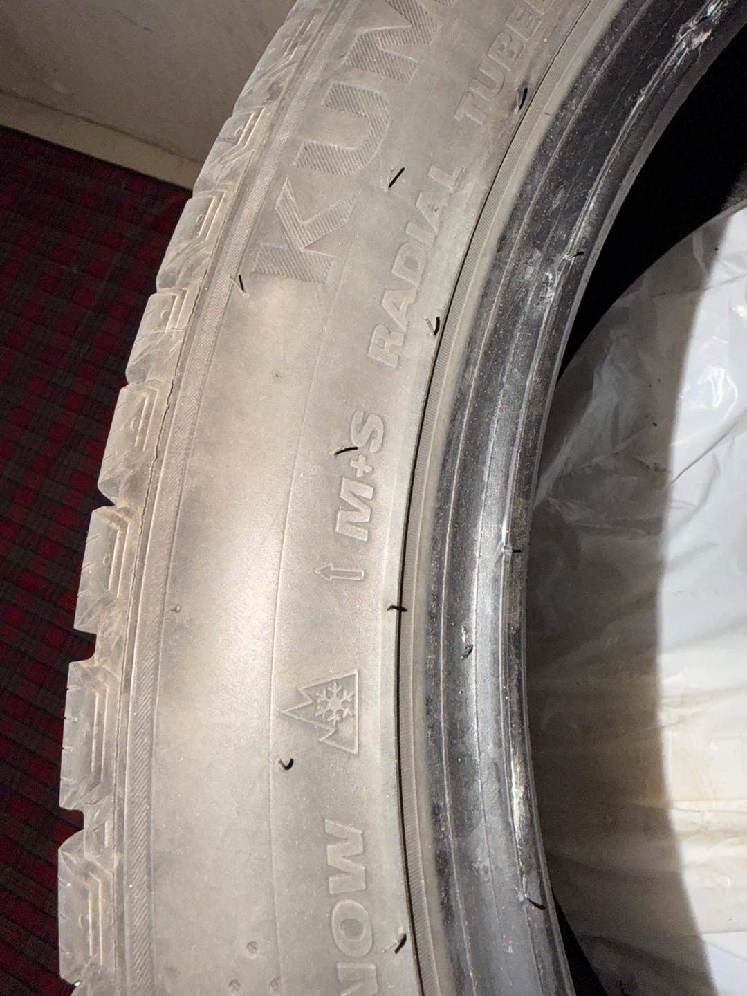 Set of 4 Kumho 255/45R20 Winter Tires - photo 3