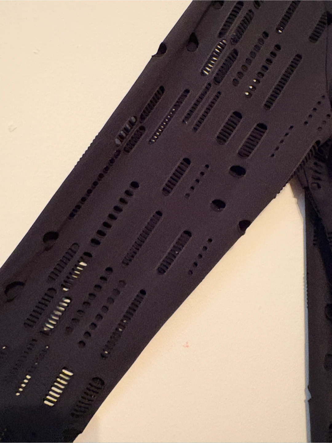 Plus size Black laser-cut long sleeve tunic 🏈 - photo 2