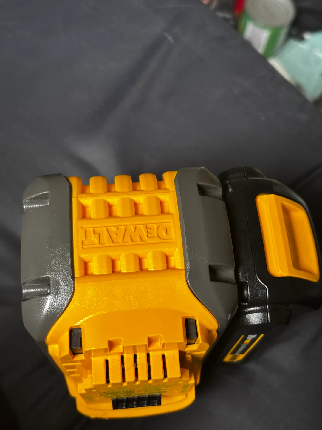 DEWALT FLEXVOLT 9Ah Battery and 1.5AH battery - photo 3