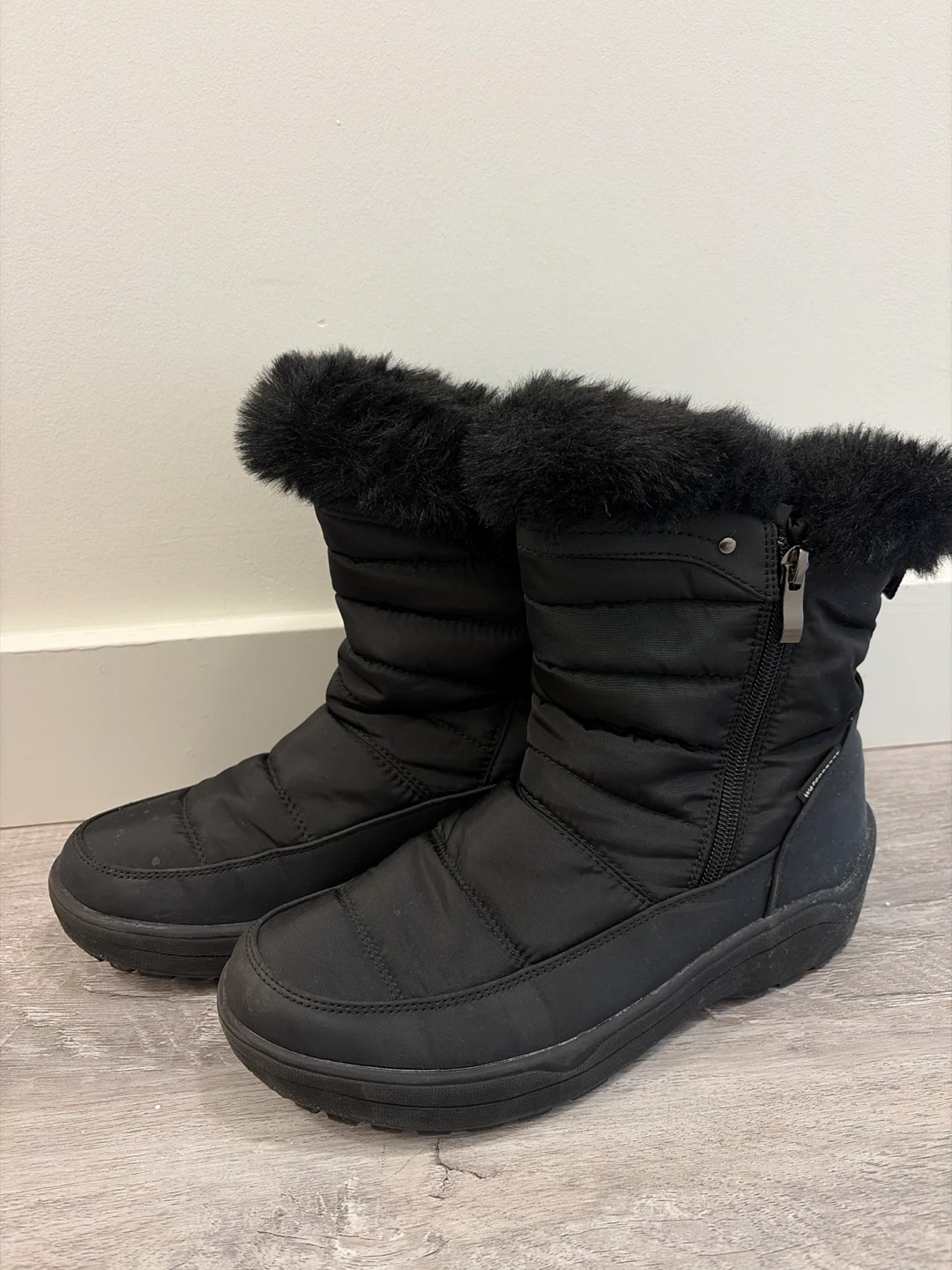 Black Women's Winter Boots Size 7 - photo 3