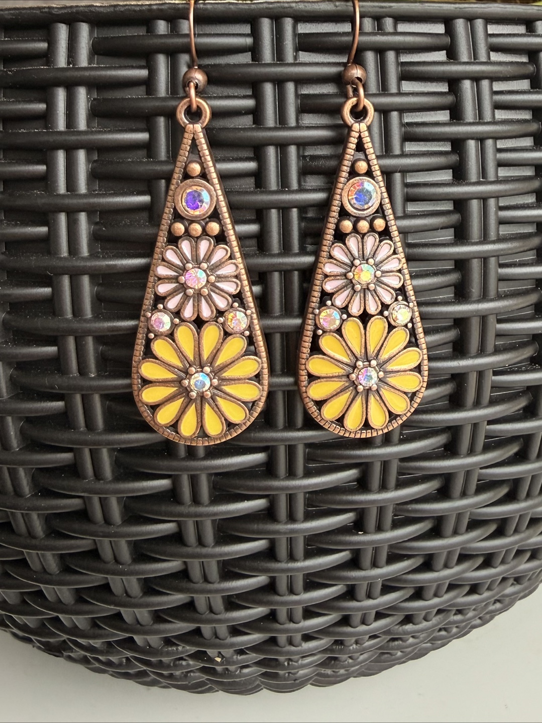 Boho Daisy Drop Earrings 🌸 | NEW