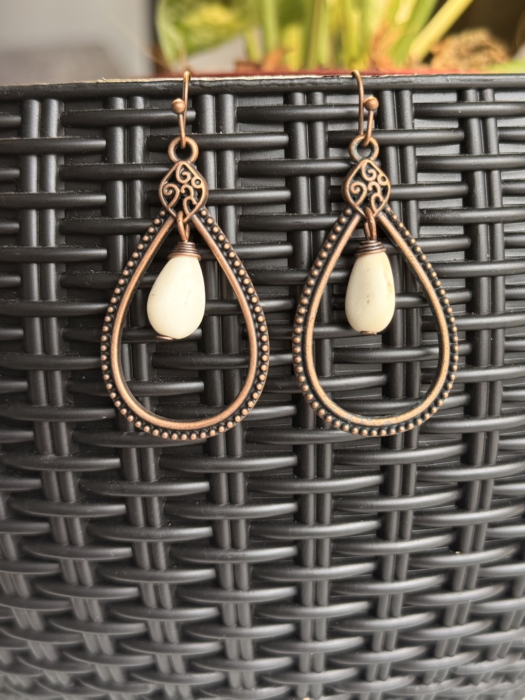 Copper toned ivory teardrop earrings 🤍 | NEW