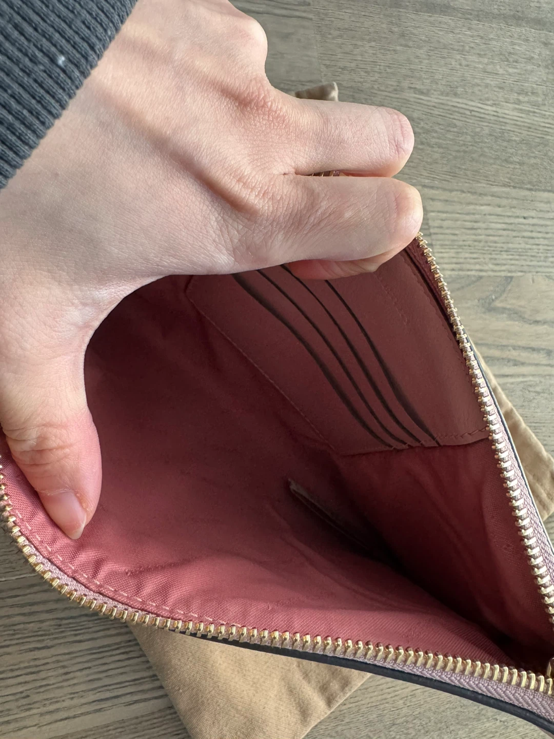 Authentic Burberry Pink Suede Leather Clutch - photo 4