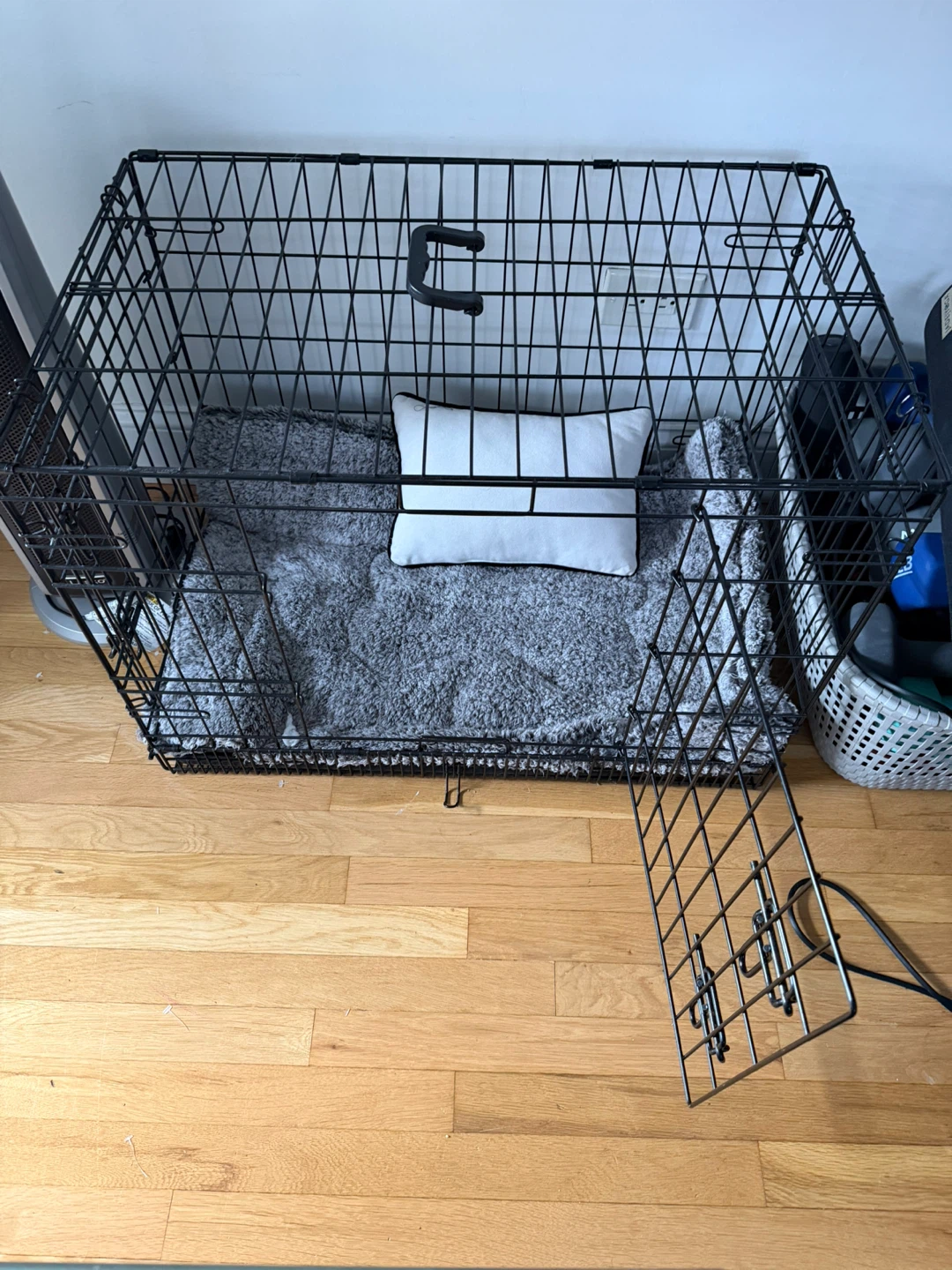 Collapsible Metal Dog Crate with Bedding