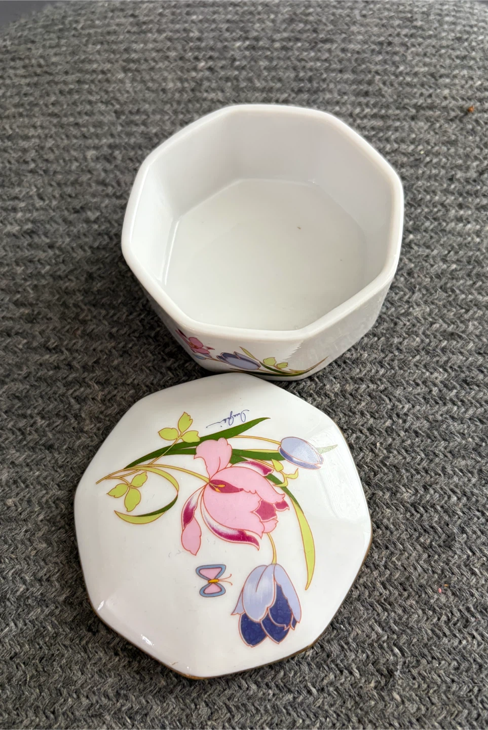 🏈  Floral Porcelain Trinket Box - photo 3