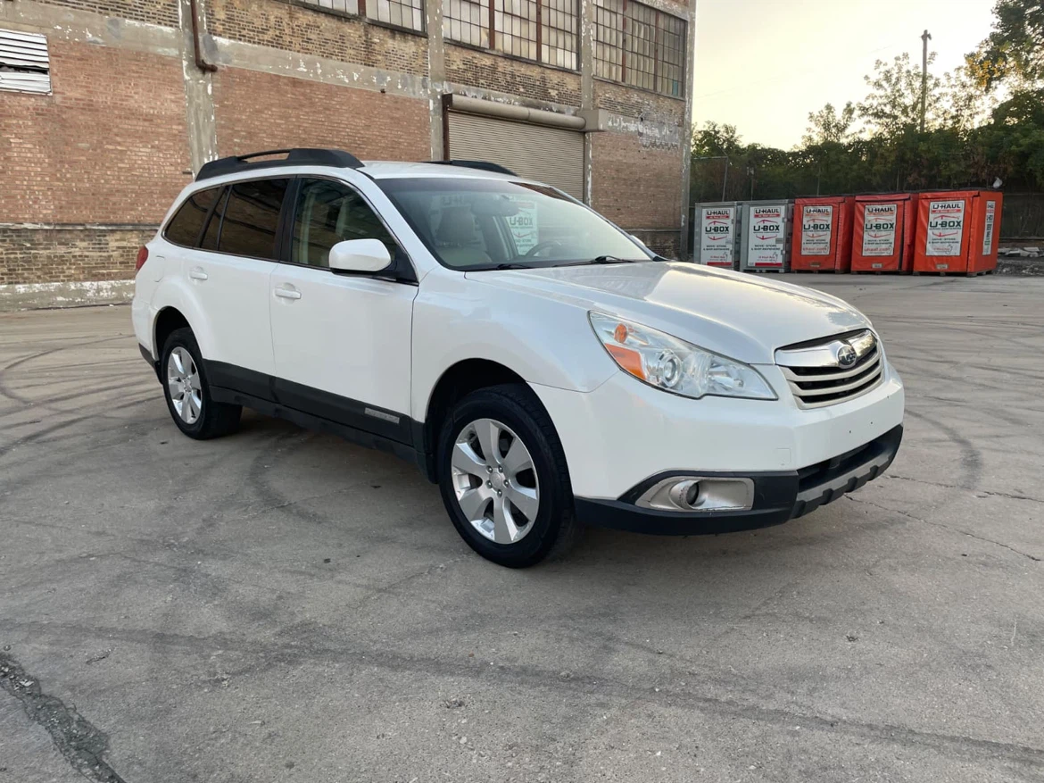 2012 Subaru Outback White con 148 mil millas - photo 2