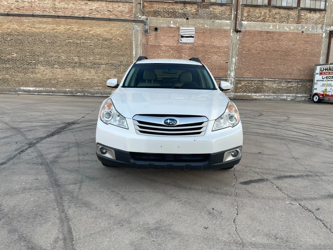 2012 Subaru Outback White con 148 mil millas - photo 3