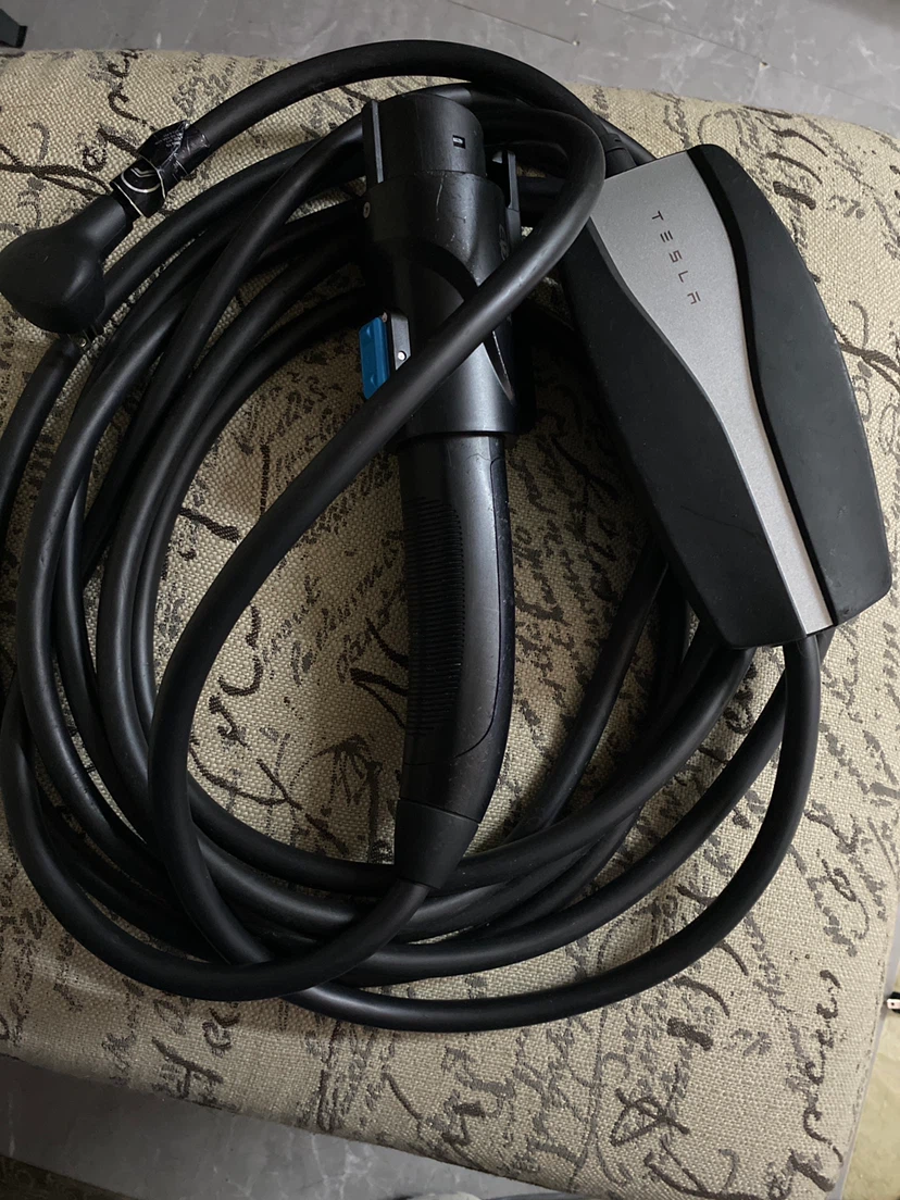Like New Tesla Gen 2 Mobile Connector