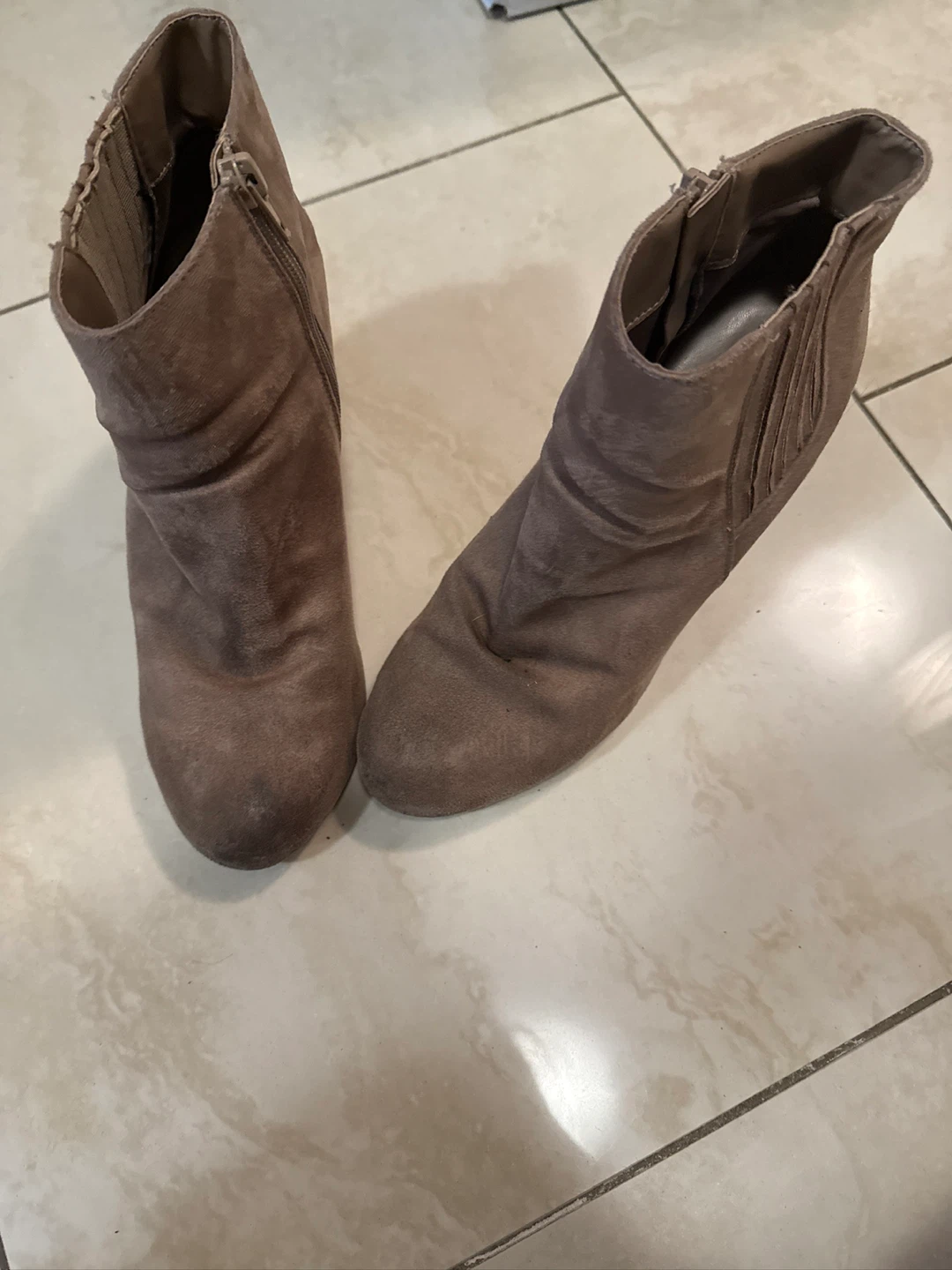 Assorted Women's Footwear size 8-8.5 - photo 4