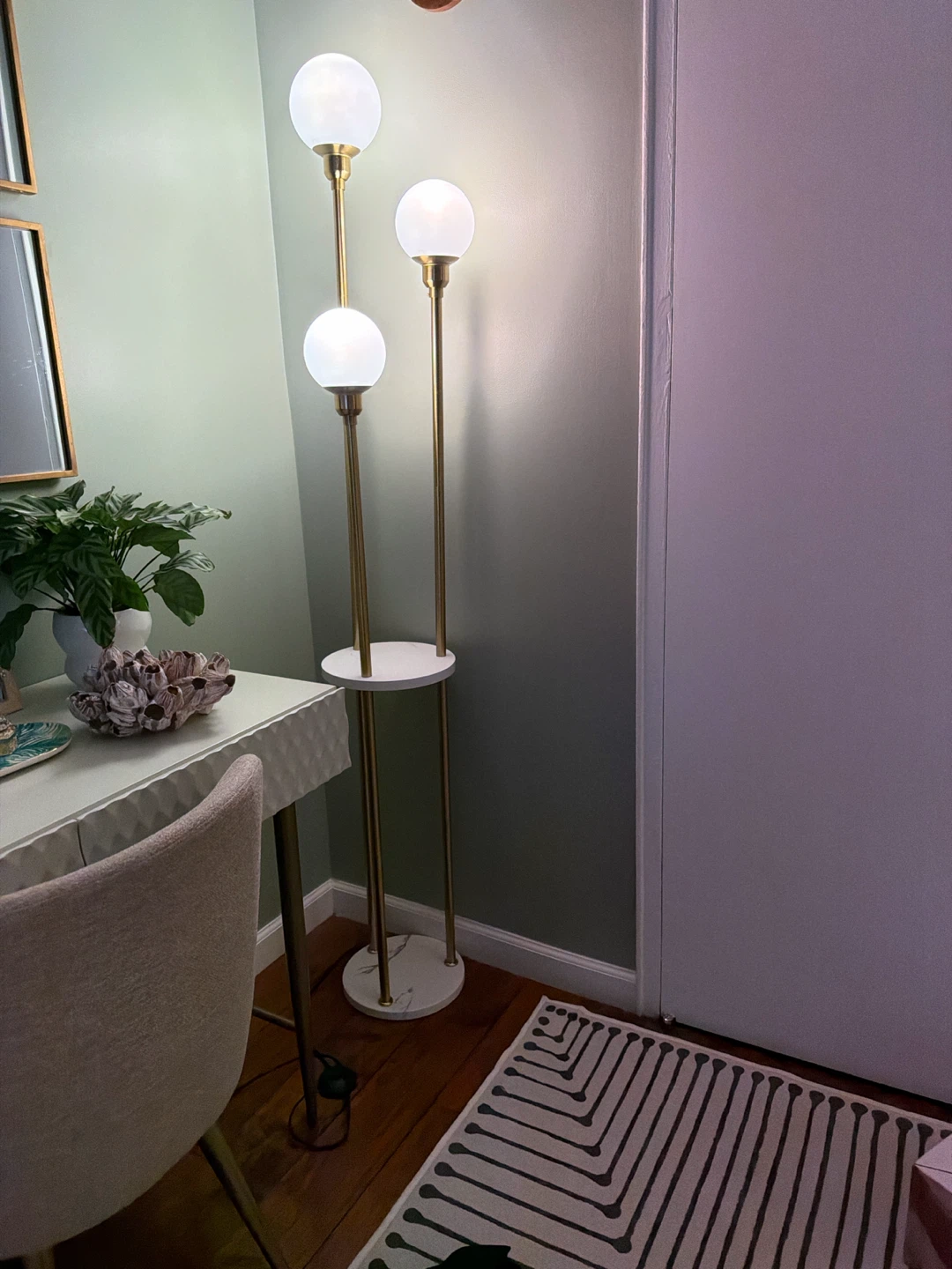 Three-Globe Floor Lamp with Integrated Table - photo 3
