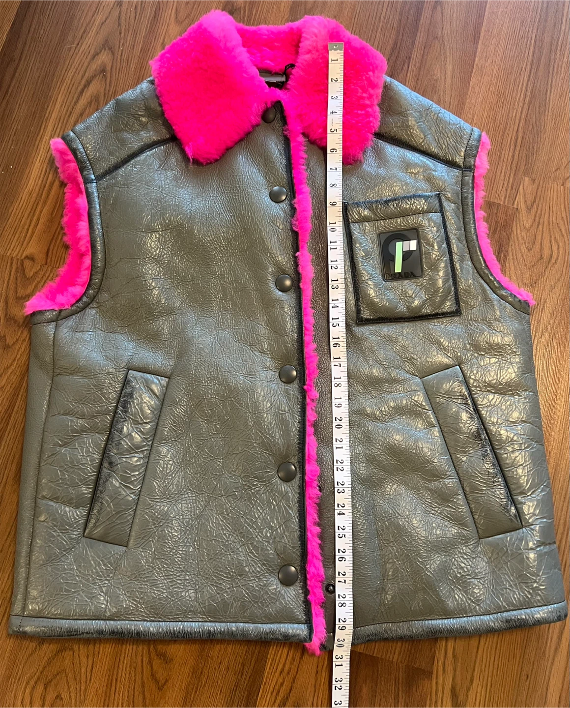 Authentic NWT PRADA Gray Leather Vest w Pink Shearling  Interior - photo 3