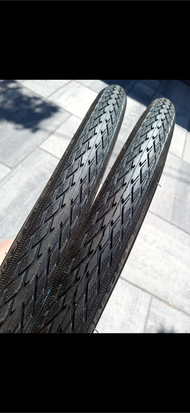 700x32c 28x1.25 Schwalbe Marathon Tires (1) - photo 2