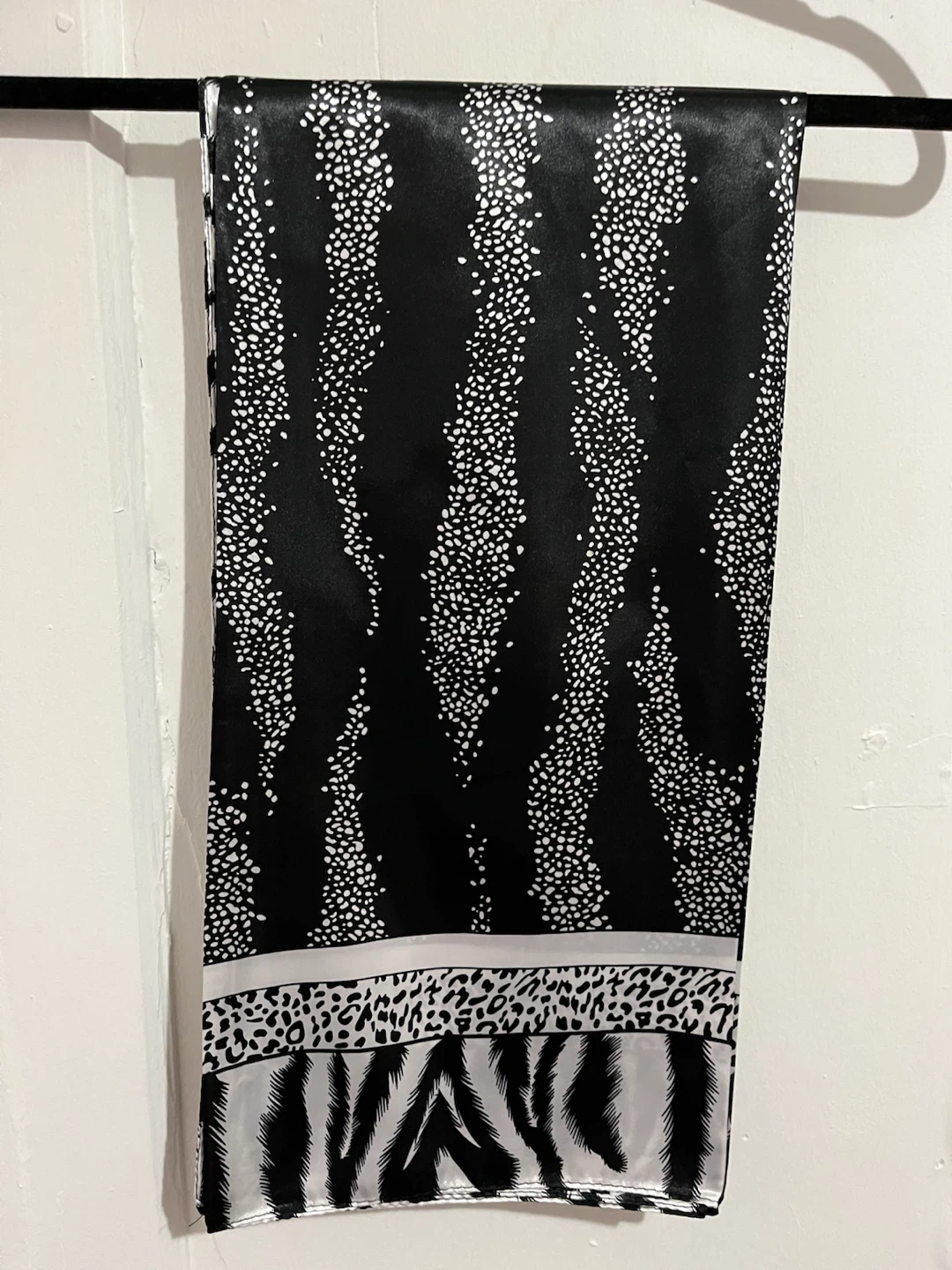 NEW!! Black and White Animal Print Scarf🏈 - photo 2