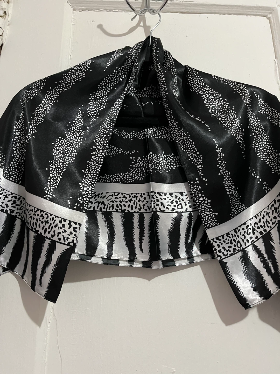 NEW!! Black and White Animal Print Scarf🏈 - photo 4