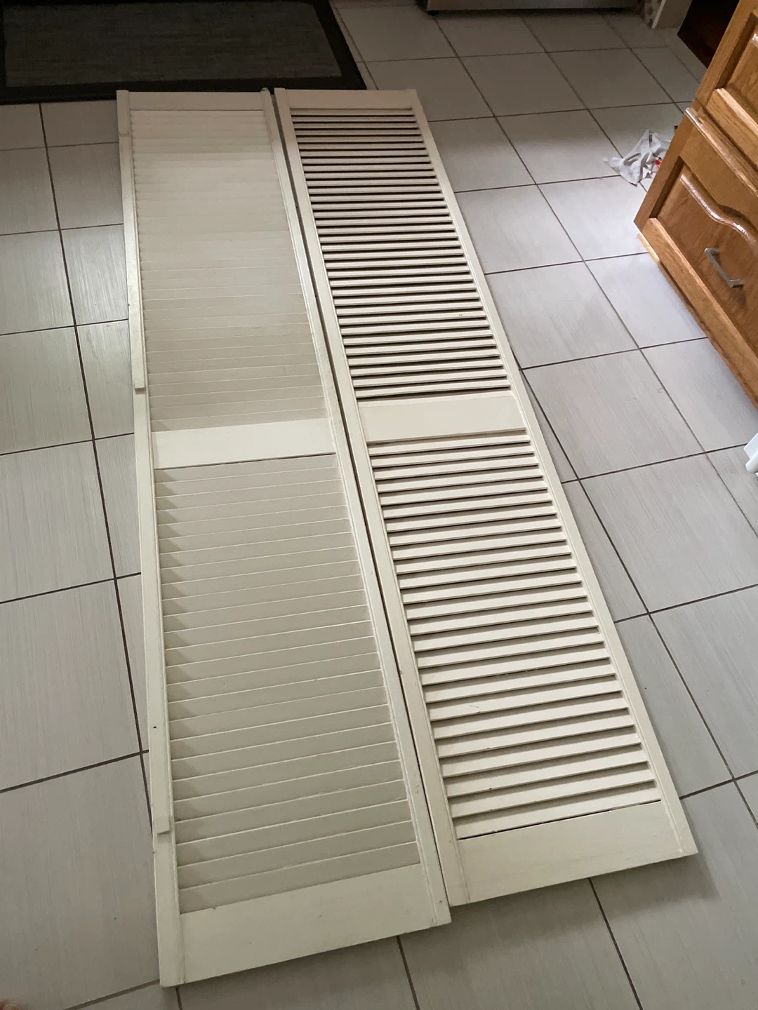 🏈Two Off-White Louvered Bifold Doors