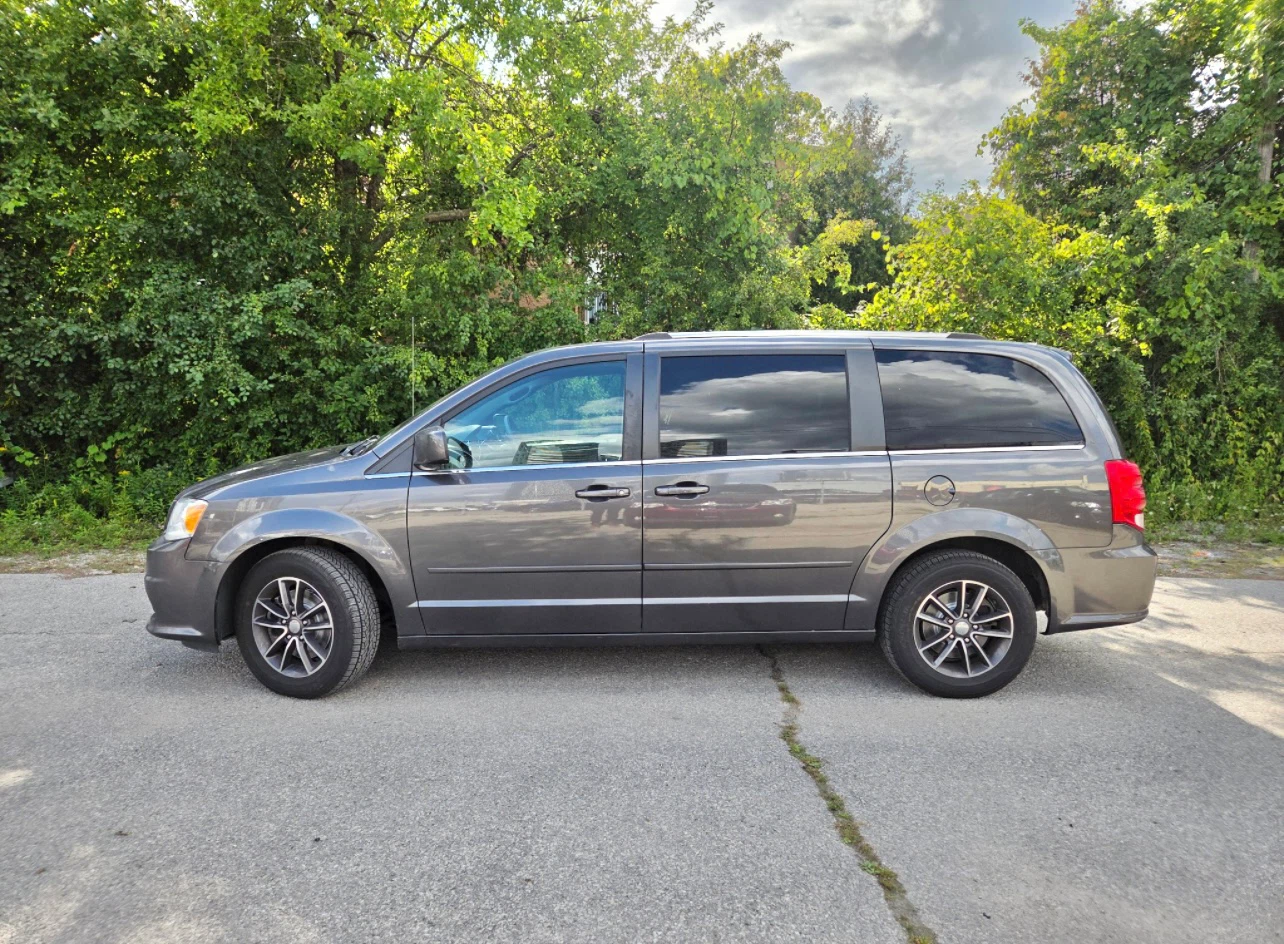Dodge Grand Caravan Grey Minivan - photo 2