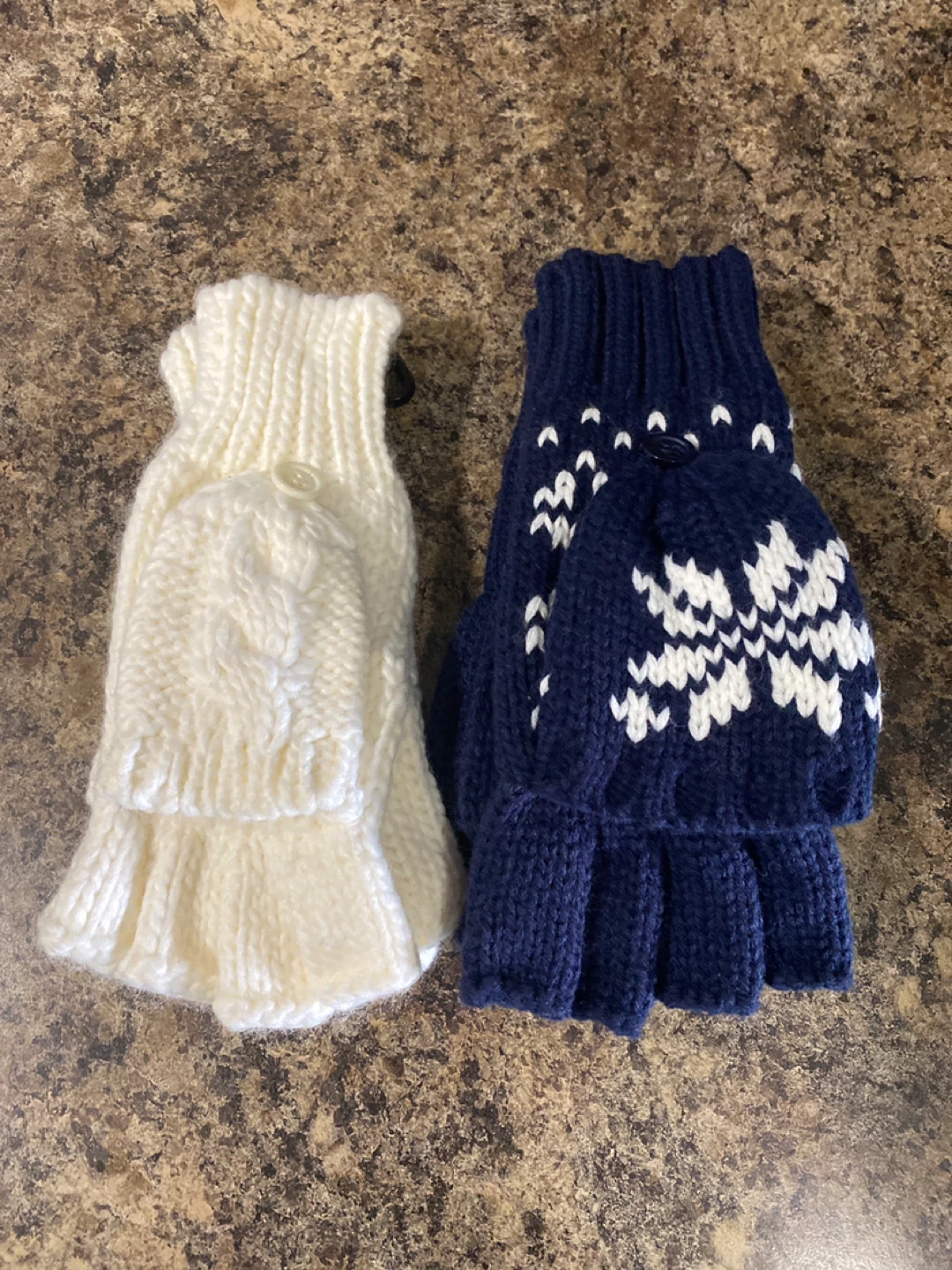 Ladies mittens 🏈