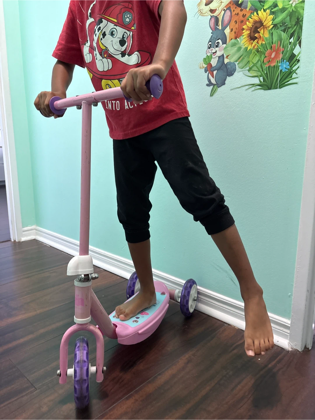 🏈 Peppa Pig Three-Wheeled Scooter - photo 3