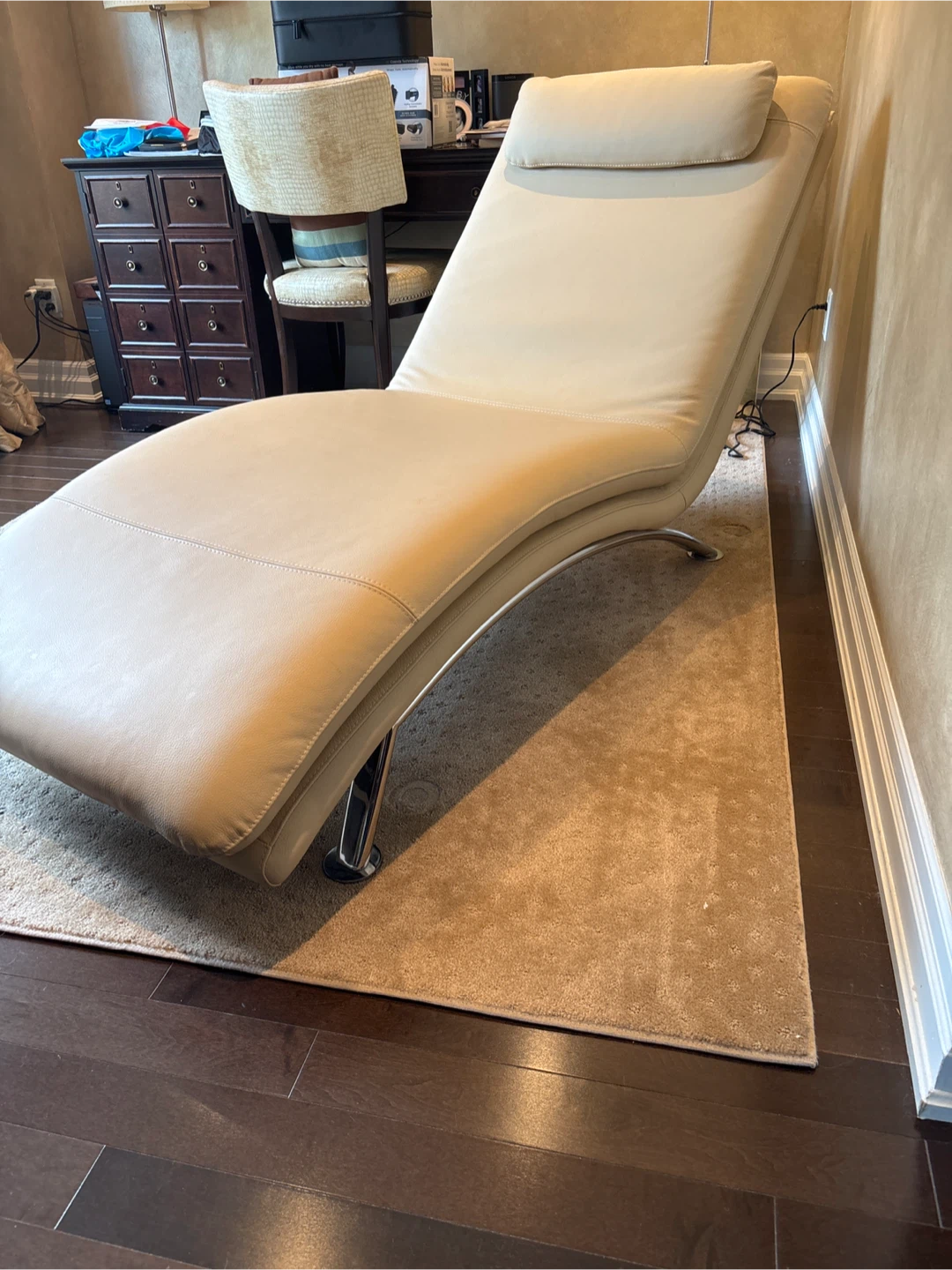 Aquila Cream Leather Chaise Lounge - photo 2