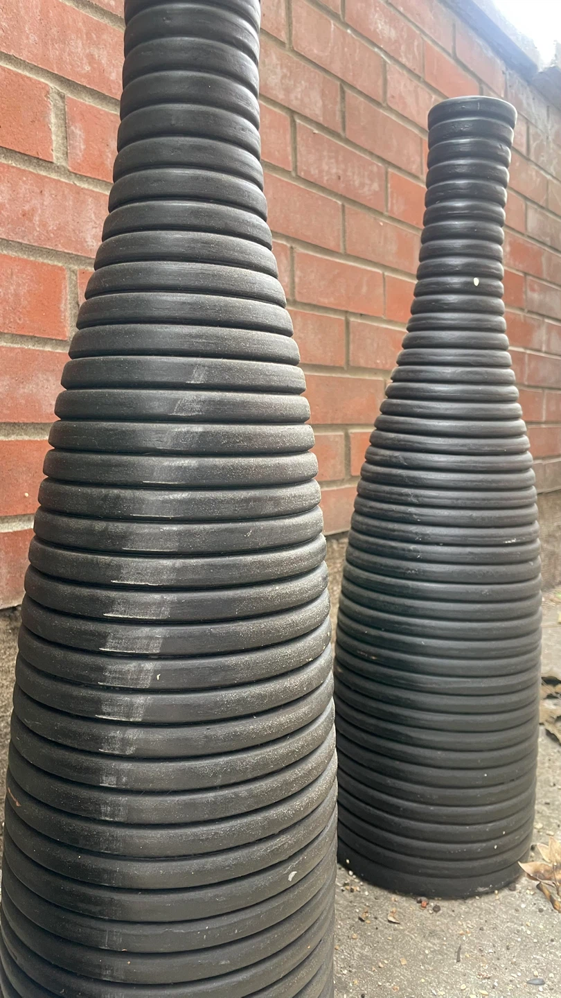 Set of Two Ribbed Black Decorative Vases - photo 5